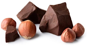 Decorazione con cioccolato fondente e nocciole